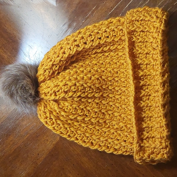 Handmade crochet hat - Picture 2 of 6